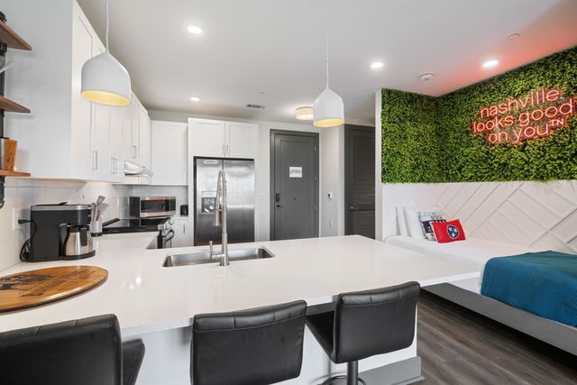 65 Lindsley Ave Apt 412, Nashville, TN 37210