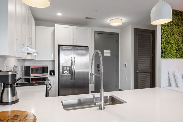 65 Lindsley Ave Apt 412, Nashville, TN 37210
