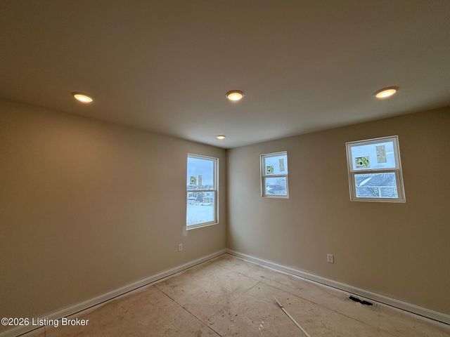 256 Ardmore Crossing Dr, Shelbyville, KY 40065