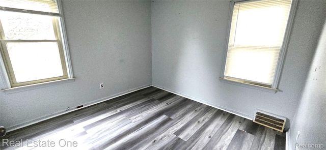 23111 CLEVELAND Street, Dearborn, MI 48124