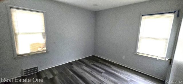 23111 CLEVELAND Street, Dearborn, MI 48124