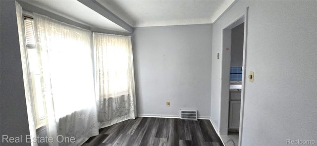 23111 CLEVELAND Street, Dearborn, MI 48124