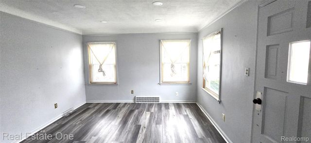 23111 CLEVELAND Street, Dearborn, MI 48124