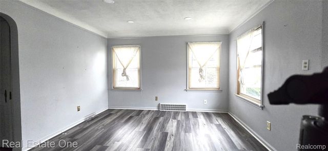 23111 CLEVELAND Street, Dearborn, MI 48124