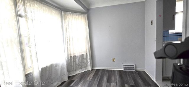 23111 CLEVELAND Street, Dearborn, MI 48124