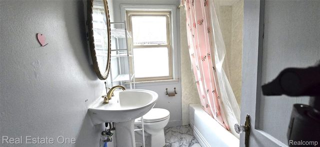 23111 CLEVELAND Street, Dearborn, MI 48124