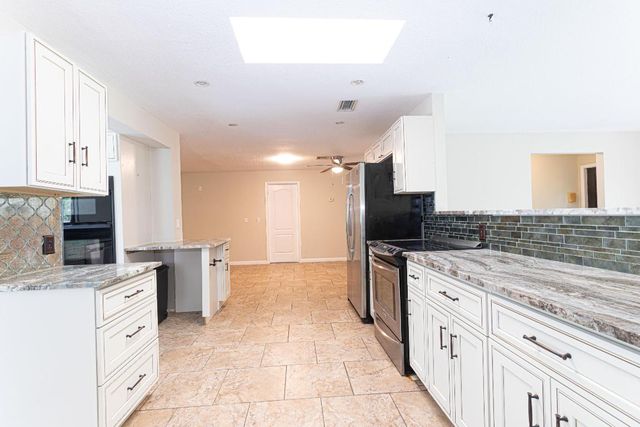 169 Armadillo Way, West Palm Beach, FL 33411