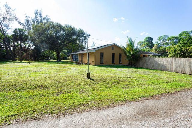 169 Armadillo Way, West Palm Beach, FL 33411