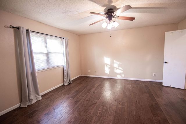 2806 Round Tower, Port Neches, TX 77651