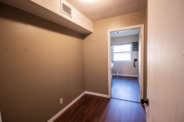 2806 Round Tower, Port Neches, TX 77651