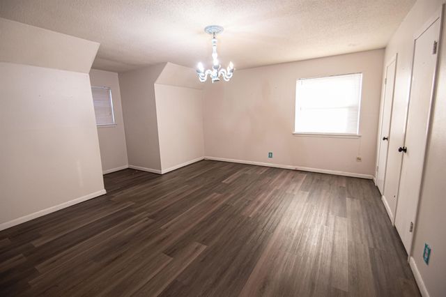 2806 Round Tower, Port Neches, TX 77651