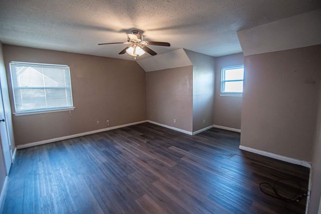 2806 Round Tower, Port Neches, TX 77651