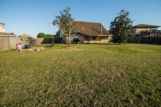 2806 Round Tower, Port Neches, TX 77651