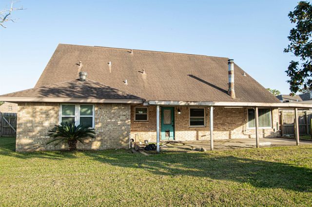 2806 Round Tower, Port Neches, TX 77651
