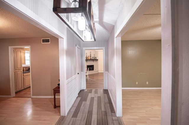 2806 Round Tower, Port Neches, TX 77651