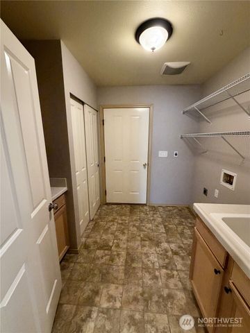 8428 Veterans Drive SW, Lakewood, WA 98498