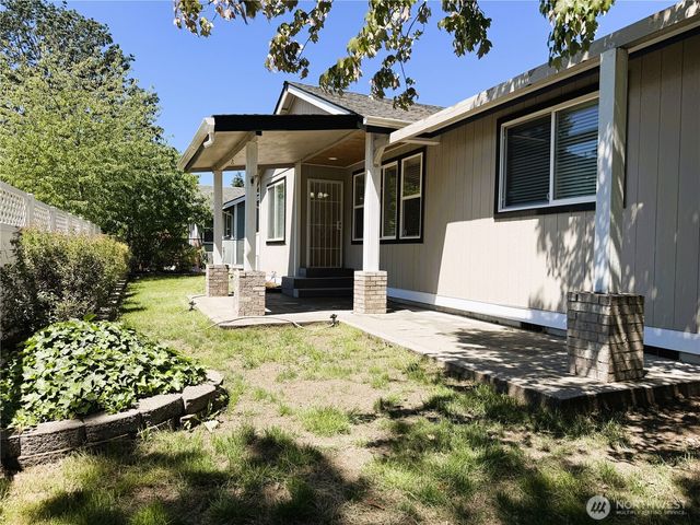 8428 Veterans Drive SW, Lakewood, WA 98498