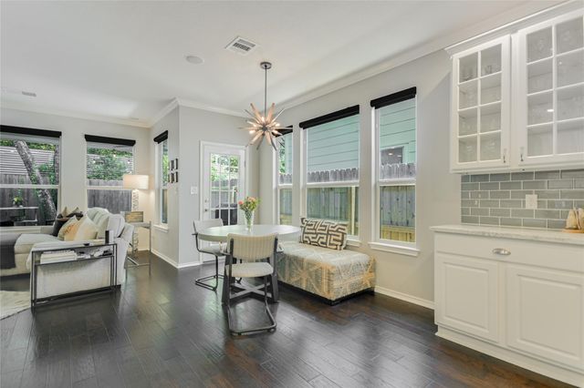 2817 Kinney Oaks CT, Austin, TX 78704