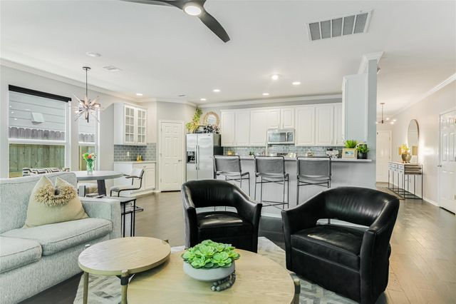 2817 Kinney Oaks CT, Austin, TX 78704