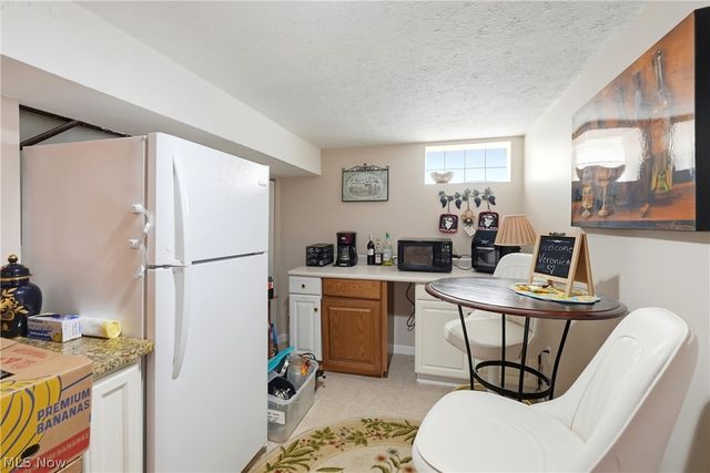 2005 Lindbergh Avenue, Cuyahoga Falls, OH 44223