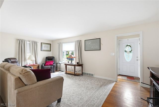 2005 Lindbergh Avenue, Cuyahoga Falls, OH 44223
