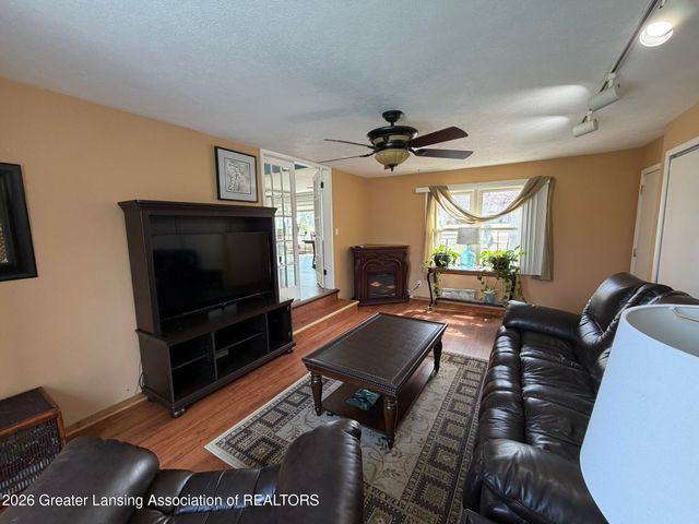 4942 Holt Road, Holt, MI 48842