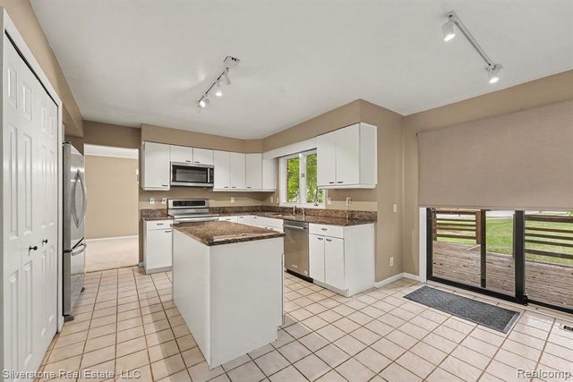 2945 Cedar Ridge Drive, Troy, MI 48084