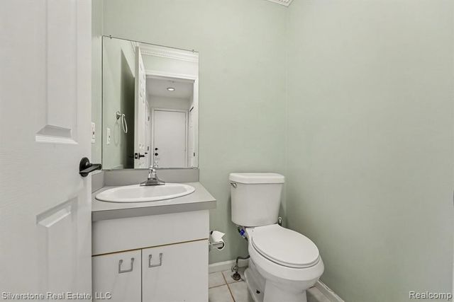 2945 Cedar Ridge Drive, Troy, MI 48084