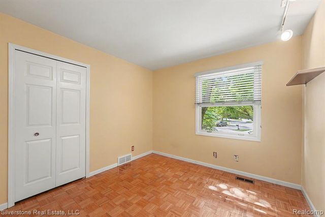 2945 Cedar Ridge Drive, Troy, MI 48084