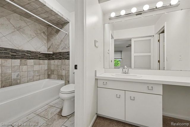 2945 Cedar Ridge Drive, Troy, MI 48084