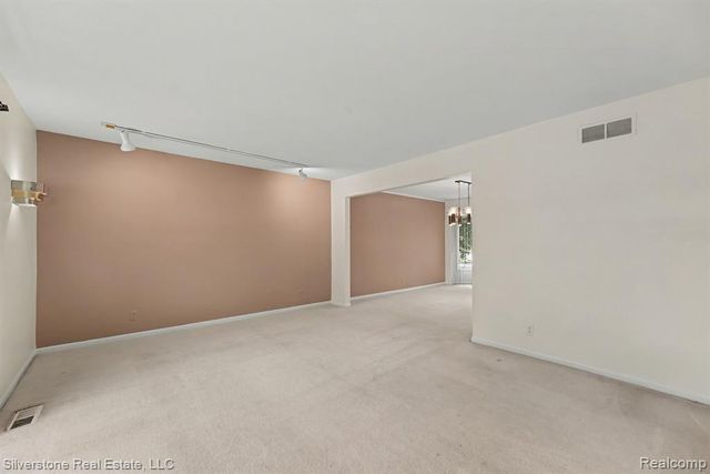 2945 Cedar Ridge Drive, Troy, MI 48084