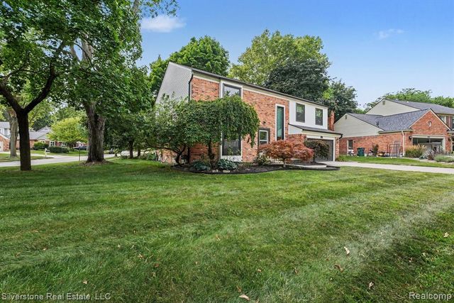 2945 Cedar Ridge Drive, Troy, MI 48084