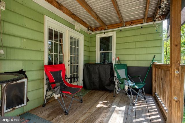 128 W GAY ST, Windsor, PA 17366