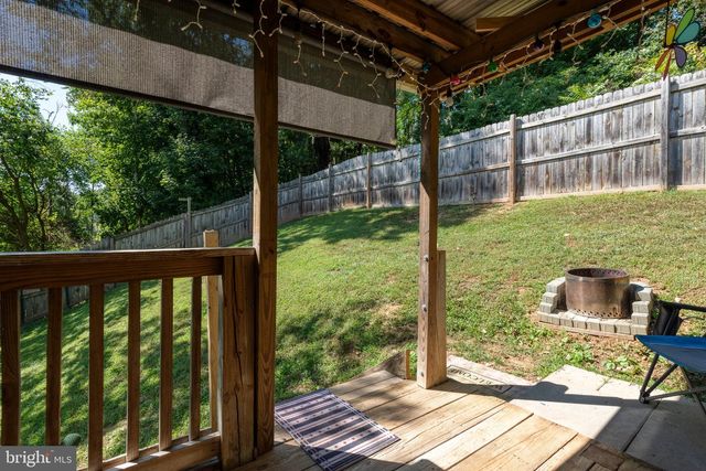 128 W GAY ST, Windsor, PA 17366
