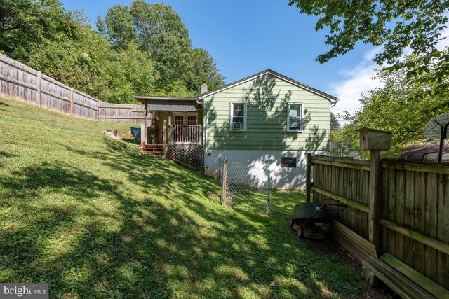 128 W GAY ST, Windsor, PA 17366
