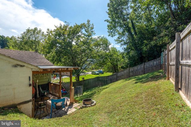 128 W GAY ST, Windsor, PA 17366
