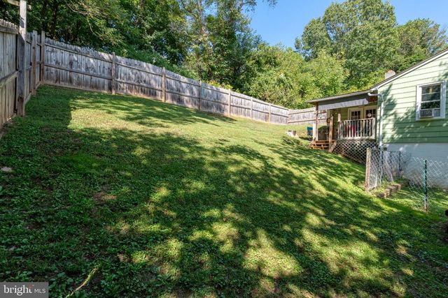 128 W GAY ST, Windsor, PA 17366