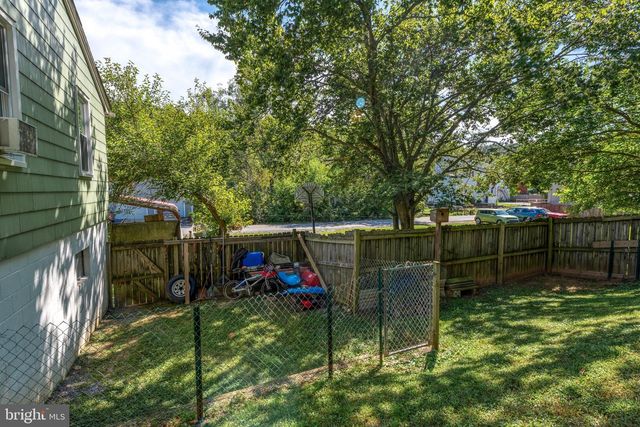 128 W GAY ST, Windsor, PA 17366