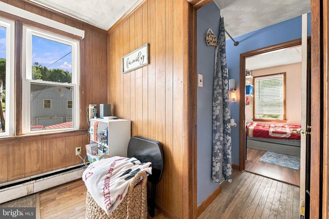 128 W GAY ST, Windsor, PA 17366