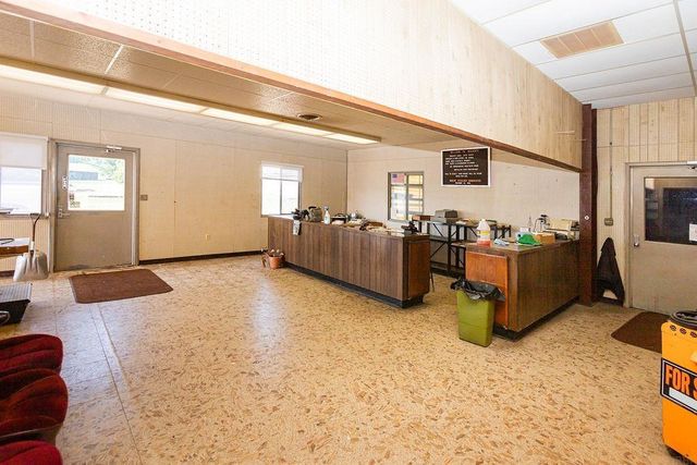 2220 SW 4th Street, Waverly, IA 50677