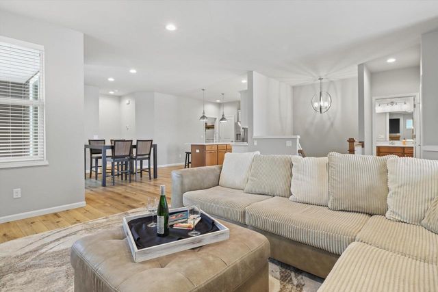 678 Hillcrest Drive, Waunakee, WI 53597