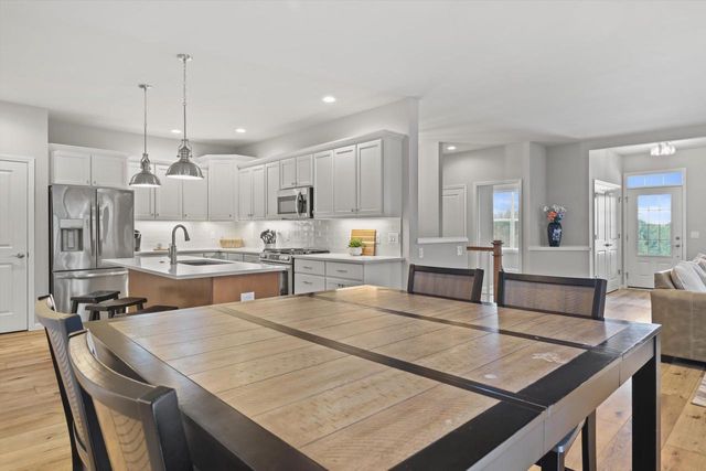 678 Hillcrest Drive, Waunakee, WI 53597