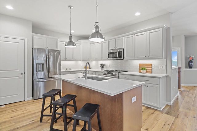 678 Hillcrest Drive, Waunakee, WI 53597