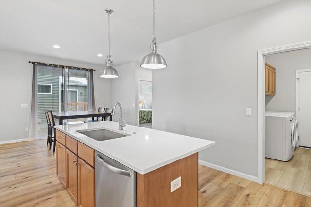 678 Hillcrest Drive, Waunakee, WI 53597