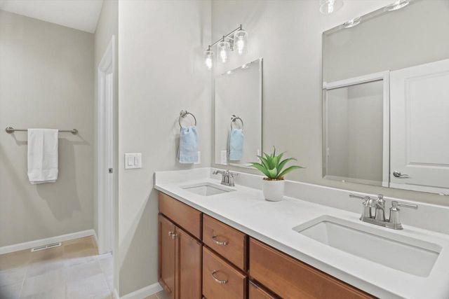 678 Hillcrest Drive, Waunakee, WI 53597