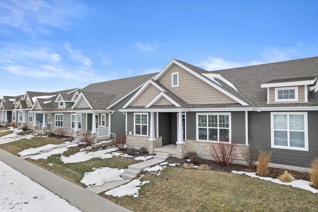 678 Hillcrest Drive, Waunakee, WI 53597