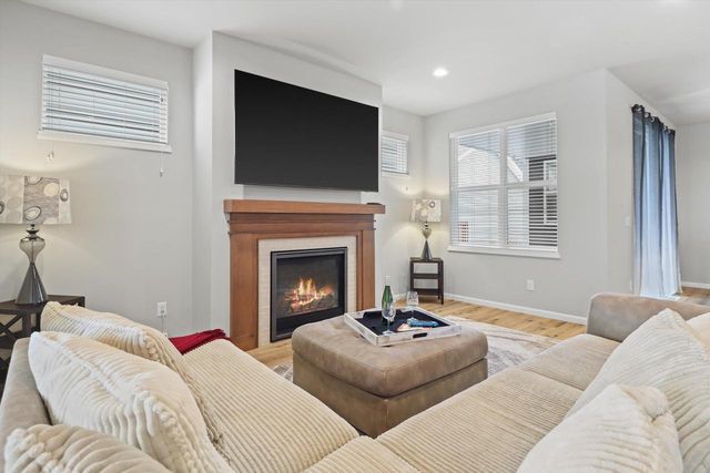 678 Hillcrest Drive, Waunakee, WI 53597