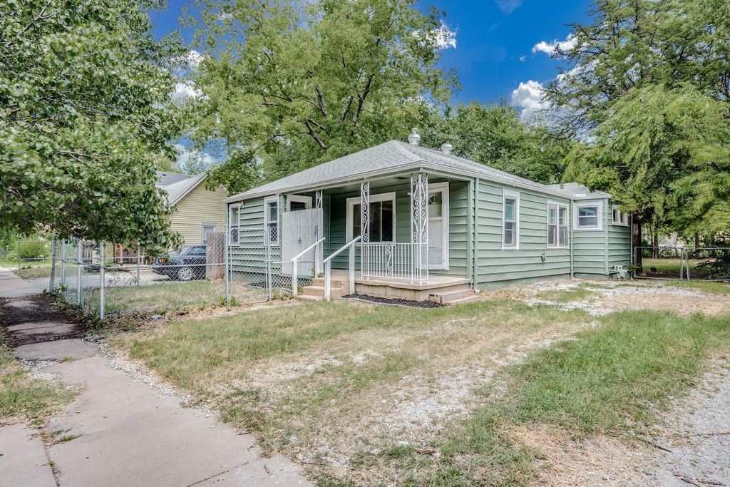 1732 Santa Fe, Wichita, KS 67211