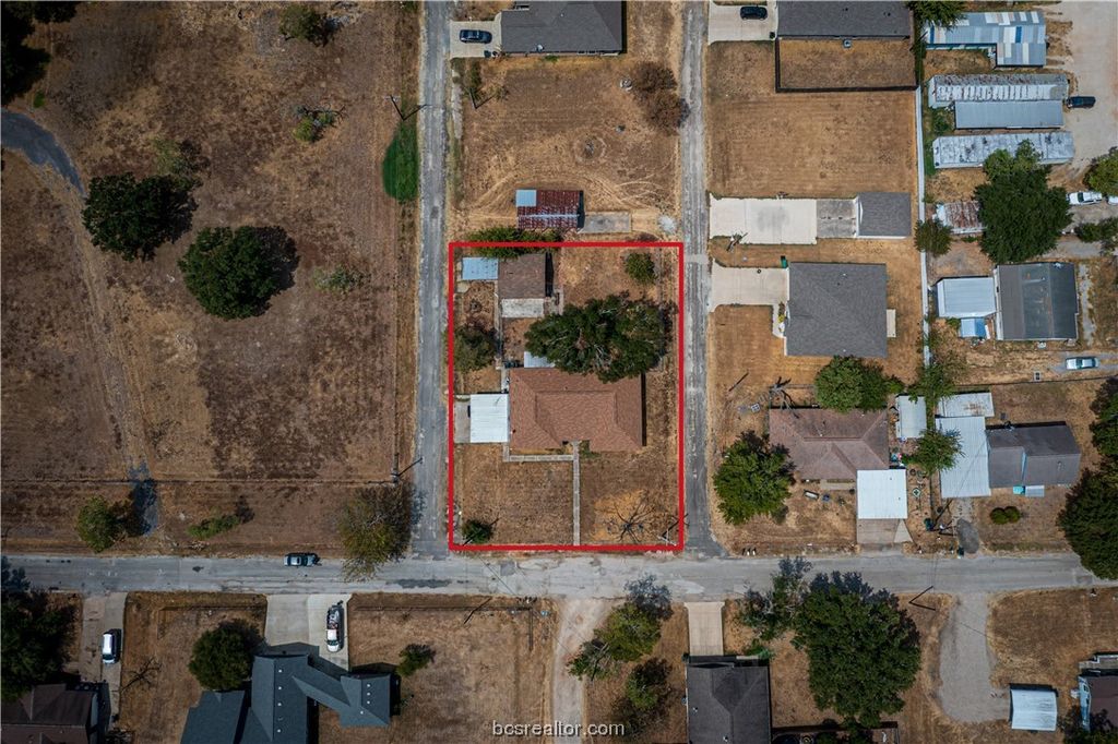 300 Bullard Street W, Madisonville, TX 77864 — photo 2
