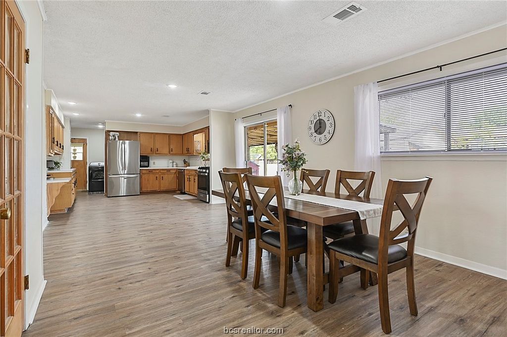 300 Bullard Street W, Madisonville, TX 77864 — photo 4
